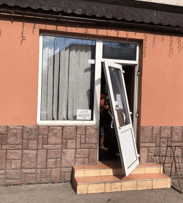 У Великому Березному чоловік погрожував ножем клієнтам місцевого бару