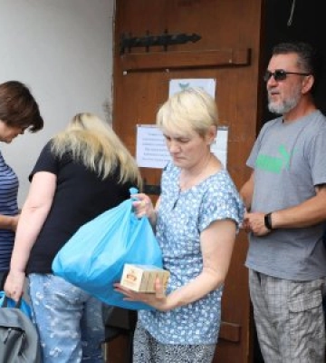 Допомога переселенцям в Ужгороді від волонтерів &quot;Совиного гнізда&quot;