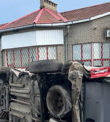 На Полтавщині автомобіль врізався у відбійник, 15-річний пасажир помер на місці