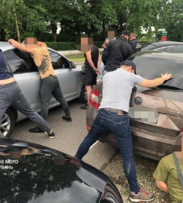 На Закарпатті затримали батька і сина, які налагодили канал для виїзду ухилянтів за кордон