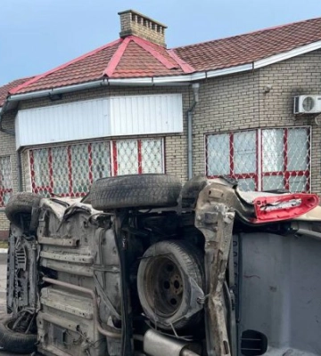 На Полтавщині Citroën в&#039;їхав у відбійник, загинув підліток