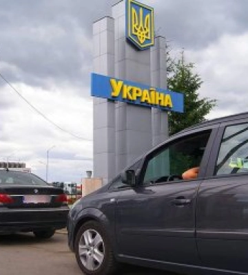 Черги на Закарпатських кордонах з ЄС: Прикордонники попереджають