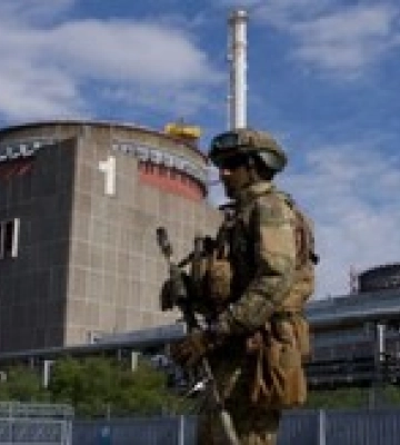 Росіяни можуть передати ЗАЕС Україні, а потім дистанційно підірвати її — Зеленський