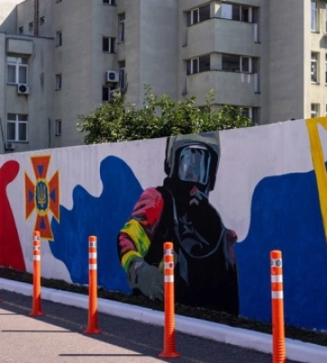 У Києві відкрили мурал, присвячений рятувальникам