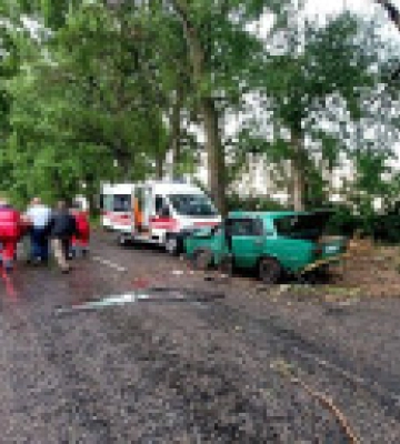 ДТП на Киевщине: водитель вылетел из авто на дорогу, пассажир тоже получил травмы