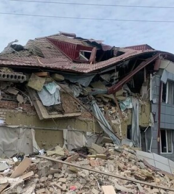 Вночі окупанти завдали удару по Комишувасі, зруйнована гімназія. ФОТО