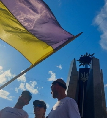На саміт НАТО у Вільнюсі передали український прапор з Бахмута