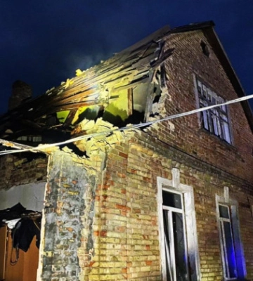 Спасатели показали последствия ночной атаки дронов в Киевской области: фото