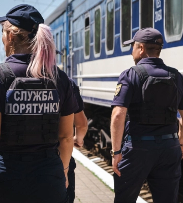 Рятувальники ДСНС допомогли людям евакуюватися до більш безпечних регіонів