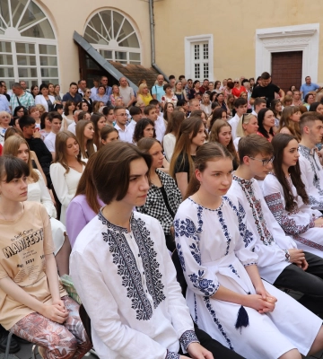 В Ужгороді нагородили випускників, які набрали по 200 балів на НМТ