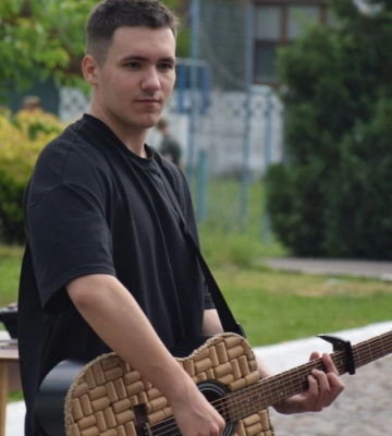 «Хочу бути прикладом»: популярний співак з Волині розповів про свій успіх