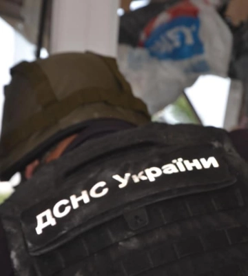 Окупанти обстріляли багатоповерхівку у Херсоні: поранено двох мирних людей