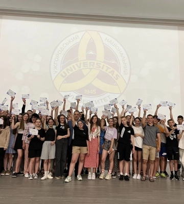 Закарпатські школярі отримали сертифікати учасників Літньої школи з математики та інформатики