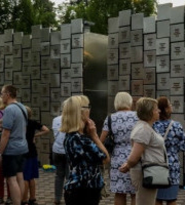 У Бучі створили меморіал в пам’ять про 501 мешканця, вбитого під час окупації