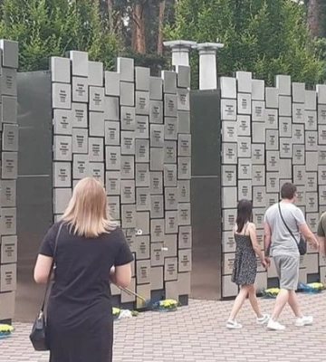 В Буче установили инсталляцию в память о пережитом кошмаре