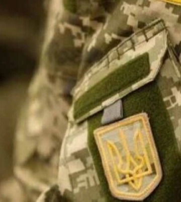 Погрожували зламати ногу: на Хмельниччині працівники ТЦК увірвалися в приватний будинок чоловіка. Відео