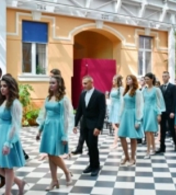 Випускникам Берегівського ліцею імені Лайоша Кошута вручили атестати