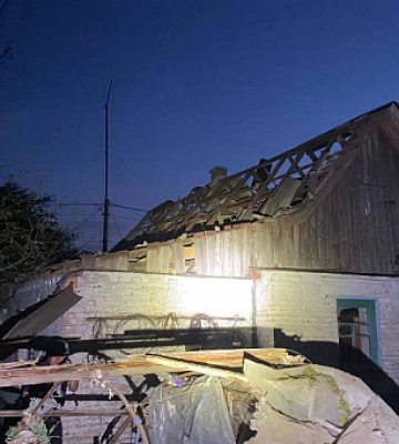 Пізно ввечері ворог обстріляв Нікопольщину: поранена 86-річна жінка