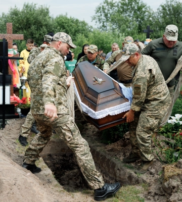 Помер на бойових позиціях: на Волині попрощалися із Сергієм Глущуком