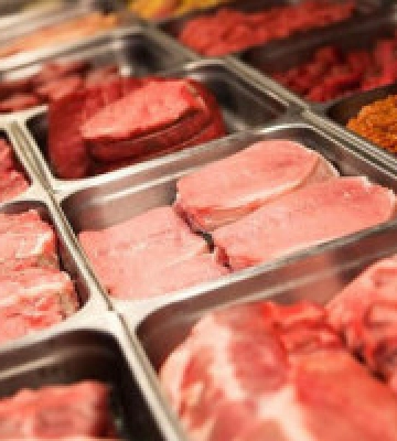 В Києві заборонили продавати м’ясо, рибу й молочну продукцію на ярмарках