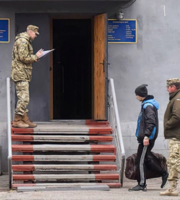 Повістки не перестануть вручати на вулицях, — керівник Львівського ТЦК