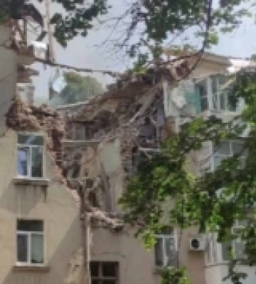 Росіяни атакували Суми: влучили у багатоквартирний будинок в центрі міста