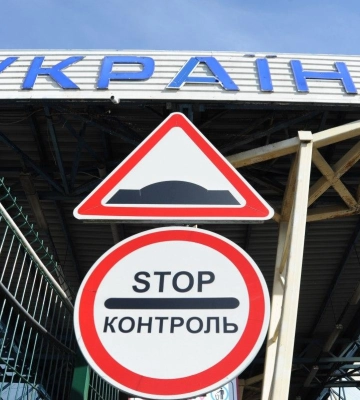 Украинцев предупредили о гигантских очередях и попросили избегать украинско-польской границы