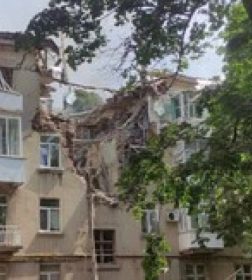 У Сумах безпілотник ударив по п&#039;ятиповерховому будинку, є загиблий