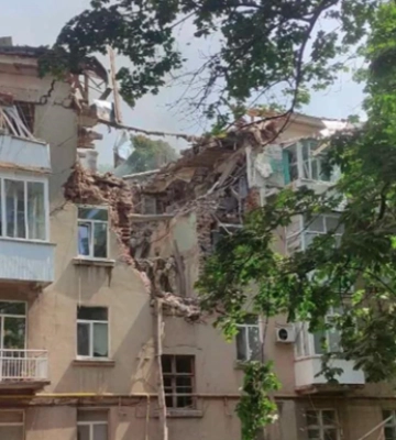 В Сумах вражеский беспилотник влетел в пятиэтажку. Есть погибший