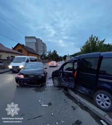 Велопатрульний став очевидцем автопригоди і першим кинувся рятувати потерпілих