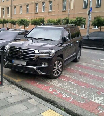 Штраф від 2110 до 2410 грн. У Дніпрі показали топ злісних порушників паркування за тиждень