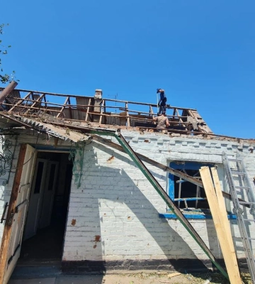 У Нікополі внаслідок обстрілу військами рф поранено жінку: правоохоронці задокументували наслідки ворожої атаки