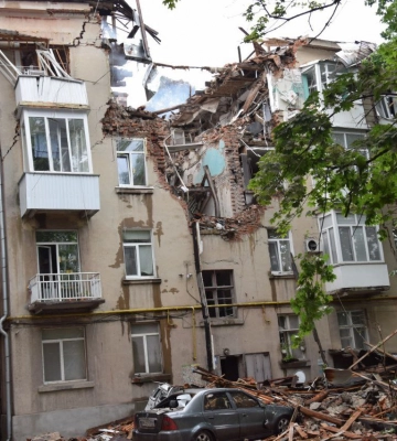 В Сумах поврежден жилой дом в результате атаки дронов. Есть погибший и раненые