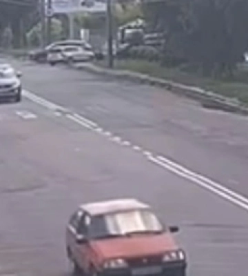 У Луцьку водій ВАЗу збив жінку на переході (відео)