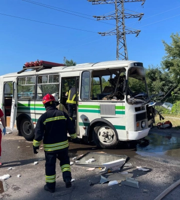 У Здолбунові зіткнулись автобус та вантажівка