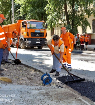 Комплекс робіт захоплює. Дніпряни відреагували на реконструкцію дороги на  вул. Скоробогатова