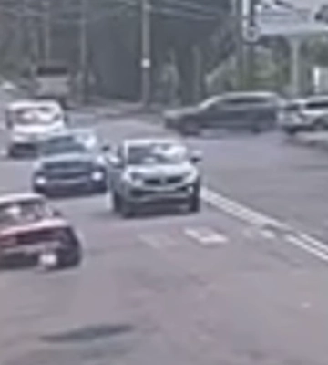 У Луцьку водій ВАЗу збив жінку на переході (відео)