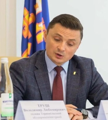 Після скандалу із хабарем голова Тернопільської облради повернувся на роботу Після скандалу із хабарем голова Тернопільської облради повернувся на роботу