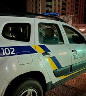 На Полтавщині на узбіччі виявили чоловіка з ножовими пораненнями
