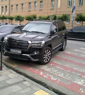 Топ-5 автохамів тижня: у Дніпрі евакуювали майже 200 автівок за неправильне паркування