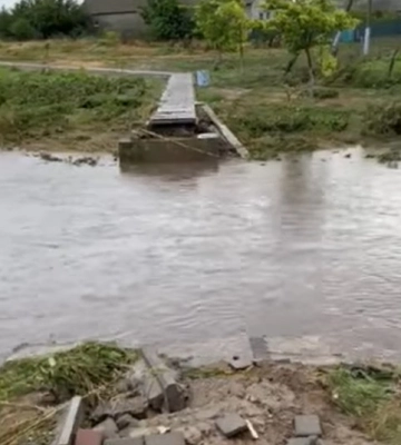 У селі Кілійської громади злива затопила городи та змила міст