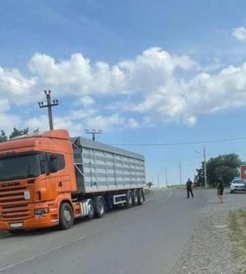 В Одеській області вантажівка збила необачного пішохода