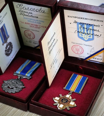 На Запоріжжі рідним загиблого героя вручили державні нагороди