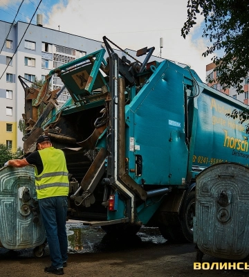 «Сміття має бути в смітнику», або Прості будні тих, хто робить Луцьк охайним