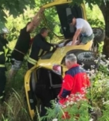 Тячівські рятувальники деблокували травмовану в ДТП жінку