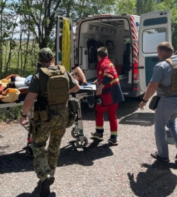 Ворог обстріляв село на Чернігівщині, троє поранених