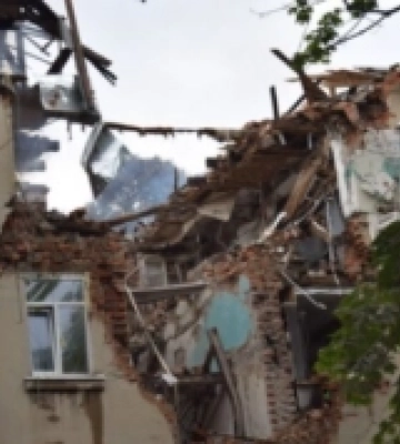 У Сумах зросла кількість загиблих внаслідок влучання російського дрону у багатоповерхівку
