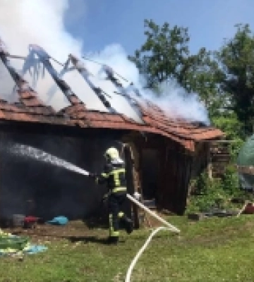 У Виноградівській громаді сталася пожежа надвірної споруди