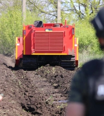 На Запоріжжі російські війська встановлюють мінні огорожі прямо на засіяних полях