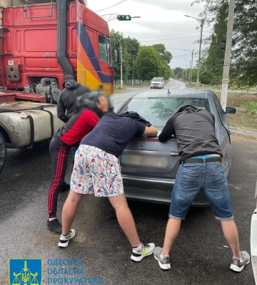 Жителя Одещини та двох іноземців правоохоронці підозрюють в організації незаконного виїзду до Молдови